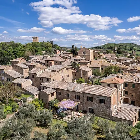 In The Historical Village With Garden Pienza, Siena