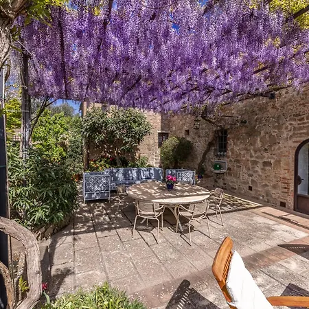 In The Historical Village With Garden Pienza, Siena * Monticchiello